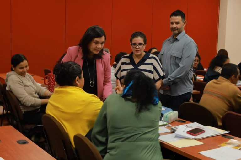 Yolanda Osuna pone en marcha evento de emprendedores en compañía de Carlos Villegas, presidente de CMIC
