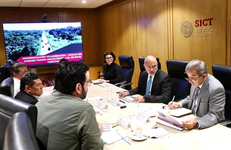 Revisa el Gobernador May proyectos carreteros con la SICT, incluida la vía Villahermosa – Ciudad del Carmen