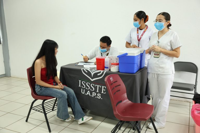 Inicia jornada de vacunación contra el sarampión en escuelas de Centro para proteger a jóvenes